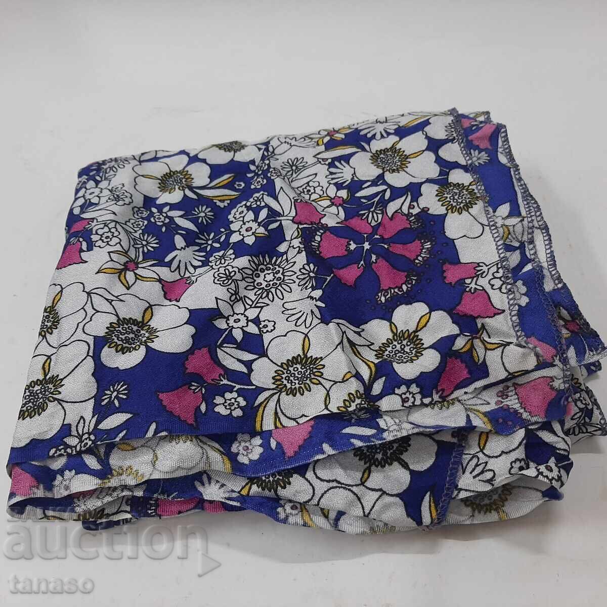 Livrarea Pânză, eșarfă de la ex. mătase (16,4) Livrarea Pânză, eșarfă de la ex. mătase (16,4)