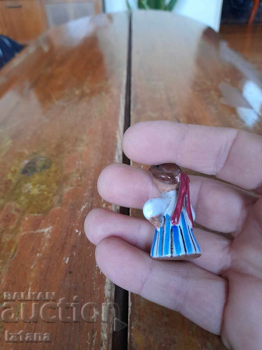 Delivery of Old ceramic figurine