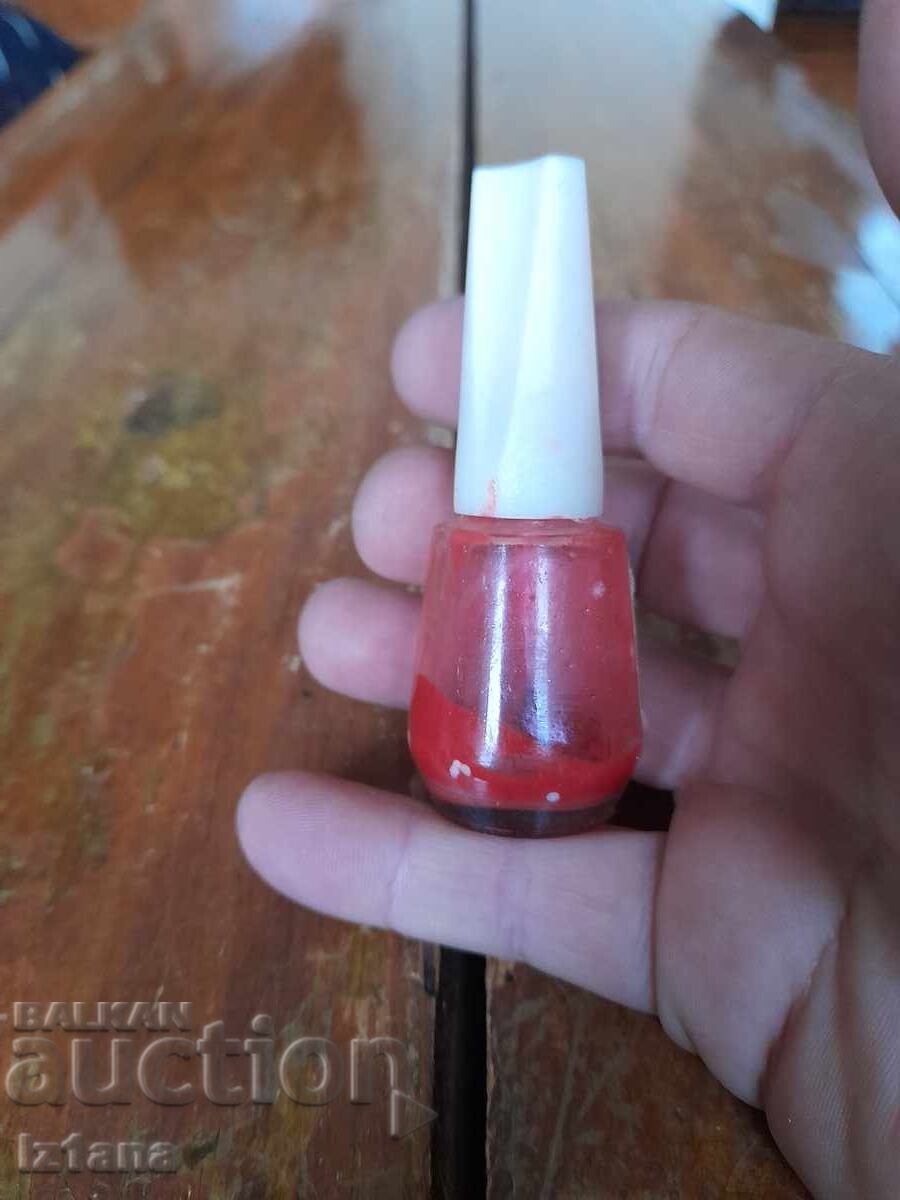Old Nail Polish M - 5 Old Nail Polish M - 5