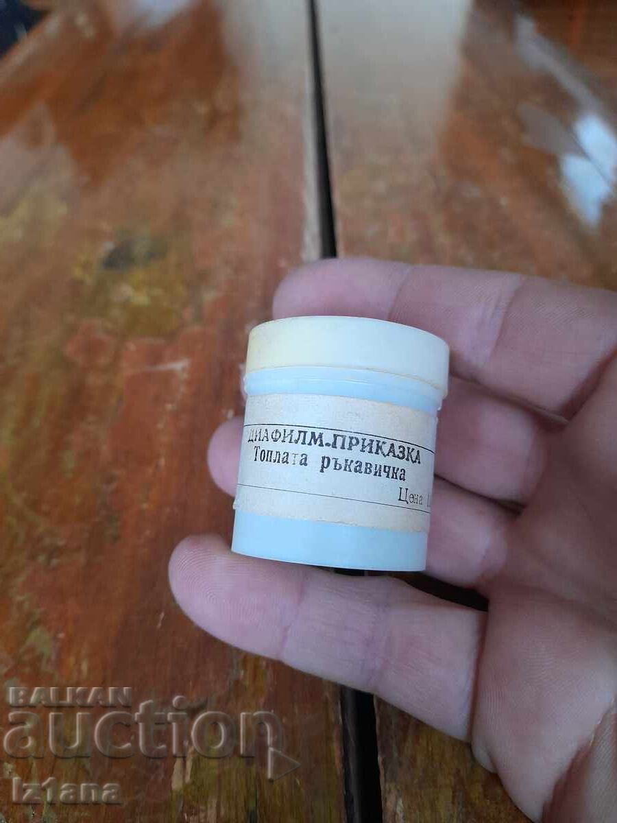 Filmstrip fairy tale, short film The Warm Mitten with price 11.00 BGN | € 5.62 Filmstrip fairy tale, short film The Warm Mitten with price 11.00 BGN | € 5.62