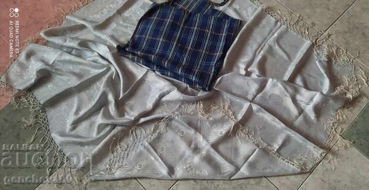 Livrarea Eșarfă costum vechi și șorț de in