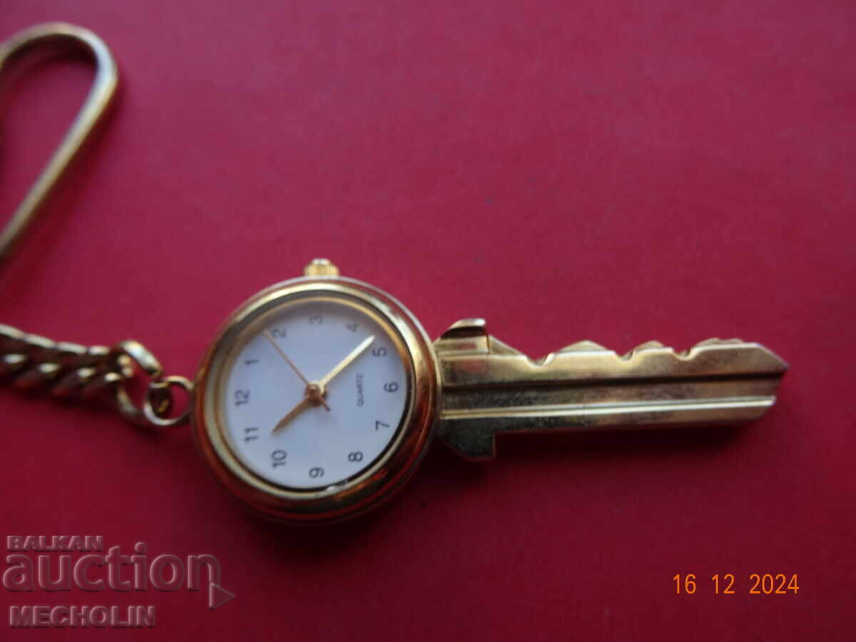 Delivery of COLLECTOR'S WATCH KEY HOLDER KEY