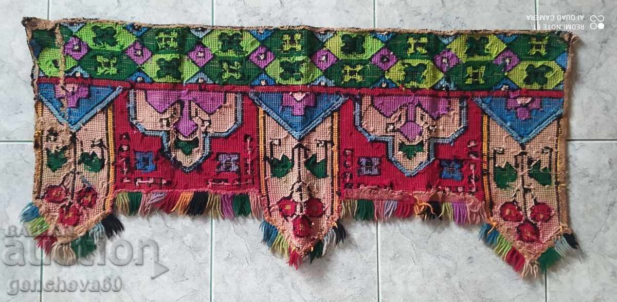 Vintage Revival Caver-Broderie de mână cu preț 40.00 BGN | € 20.45