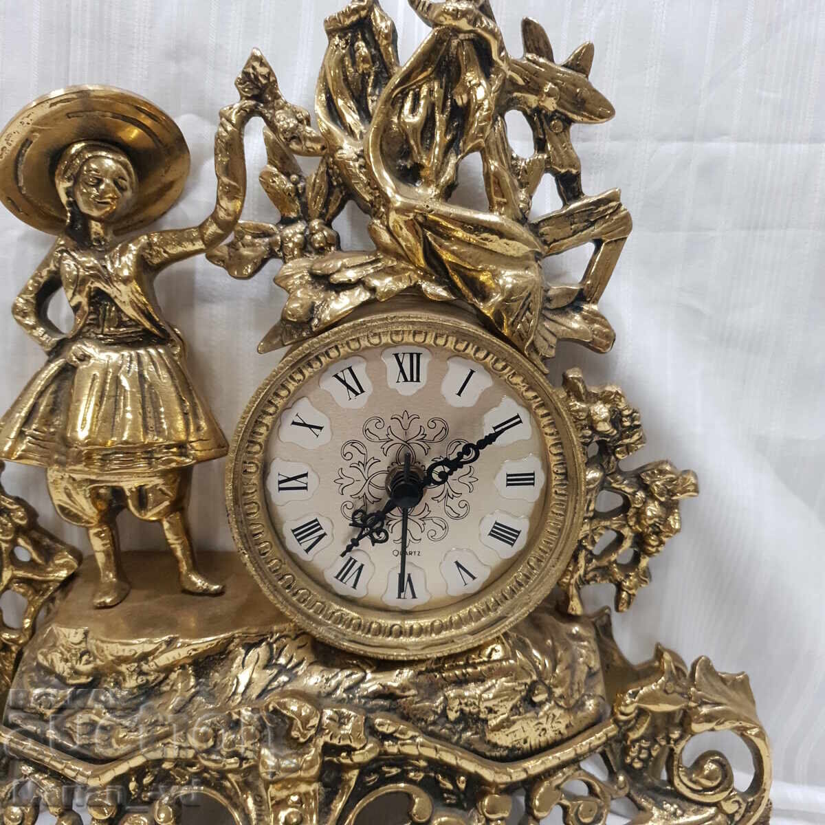 Old quartz brass table clock with price 270.00 BGN | € 138.05 Old quartz brass table clock with price 270.00 BGN | € 138.05