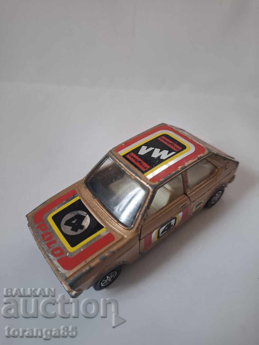 Retro car VW Polo MK I Rally Gold - 1:36 scale