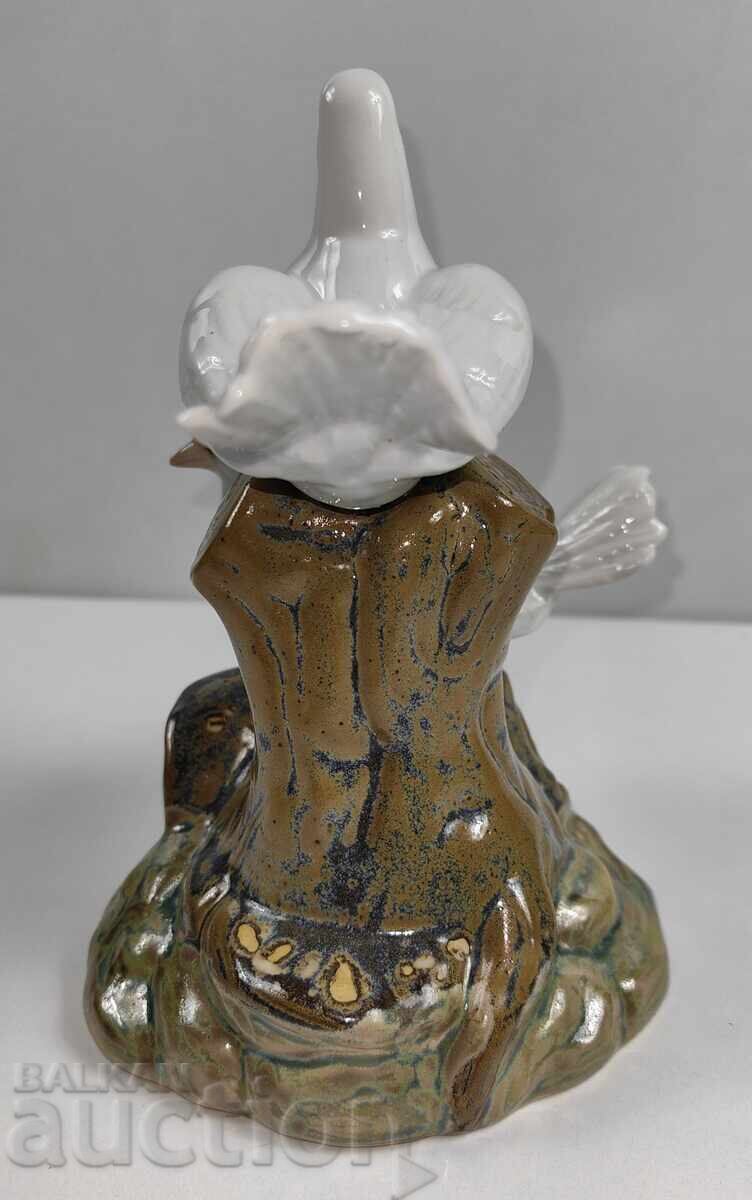 Auction . PORCELAIN FIGURINE DOVE FIGURE MARKED HEALTHY Auction . PORCELAIN FIGURINE DOVE FIGURE MARKED HEALTHY