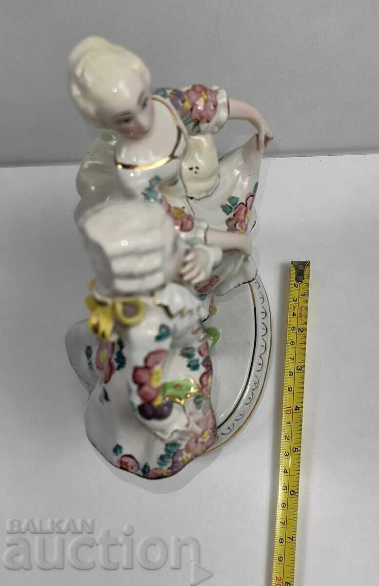 Auction . PORCELAIN FIGURINE MAN WOMAN MARKED HEALTHY Auction . PORCELAIN FIGURINE MAN WOMAN MARKED HEALTHY