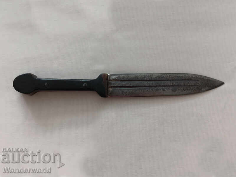 Стара кама нож с чирени от биволски рог с цена 160.00 лв. | € 81.81 Стара кама нож с чирени от биволски рог с цена 160.00 лв. | € 81.81