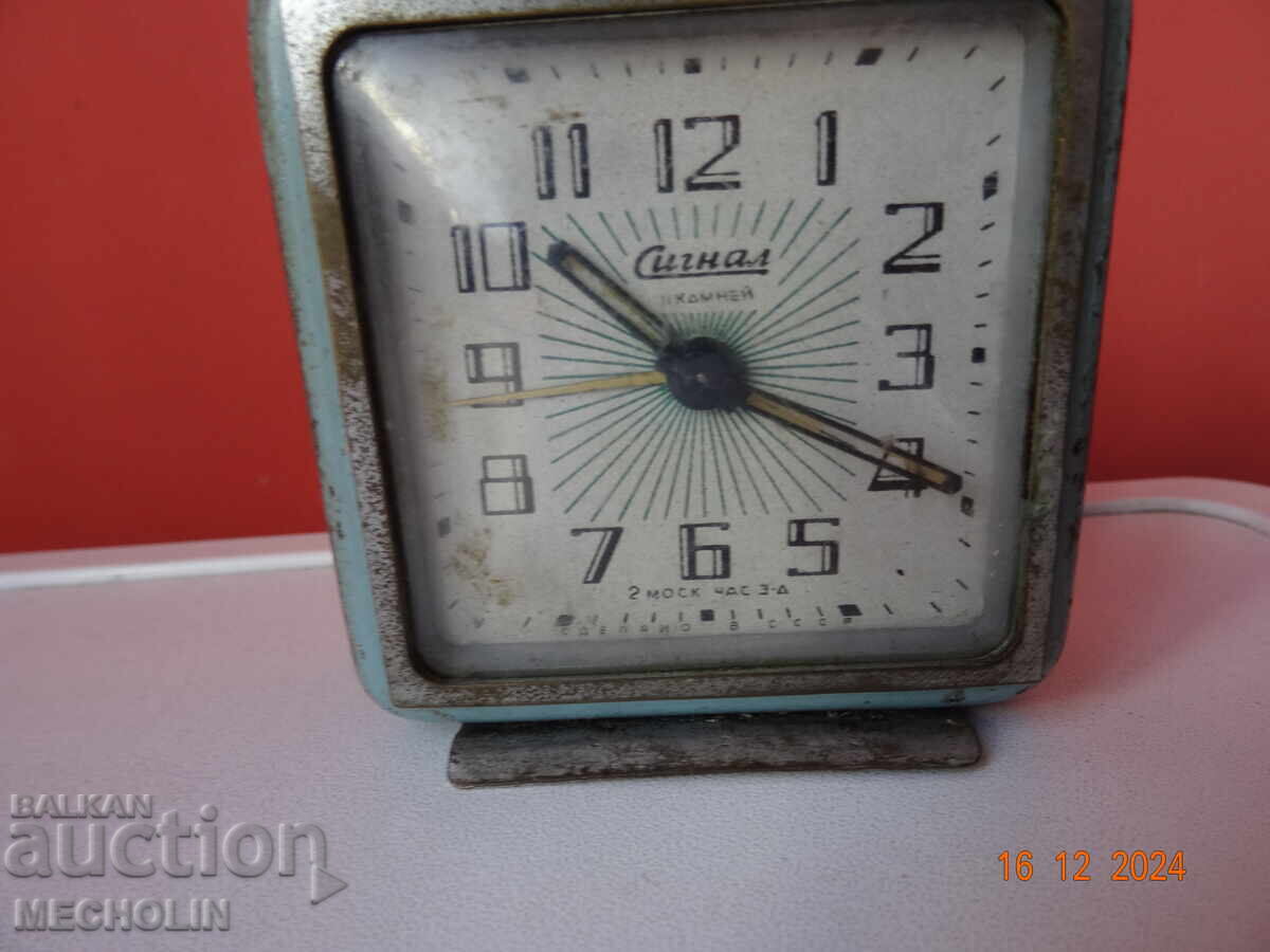 COLLECTIBLE RUSSIAN ALARM CLOCK SIGNAL 1957 with price 30.00 BGN | € 15.34 COLLECTIBLE RUSSIAN ALARM CLOCK SIGNAL 1957 with price 30.00 BGN | € 15.34