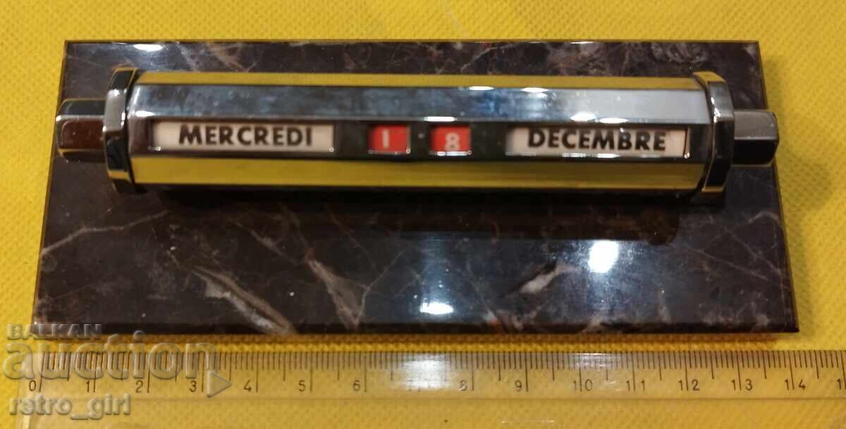 Delivery of Desktop, perpetual calendar. Delivery of Desktop, perpetual calendar.