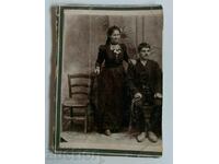 . LATE 19TH CENTURY FAMILY PHOTOGRAPHY CARDBOARD