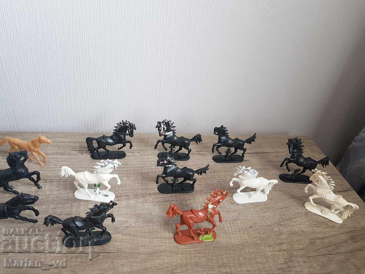 Стари пластмасови кончета W.Germany - 13 броя с цена 30.00 лв. | € 15.34 Стари пластмасови кончета W.Germany - 13 броя с цена 30.00 лв. | € 15.34