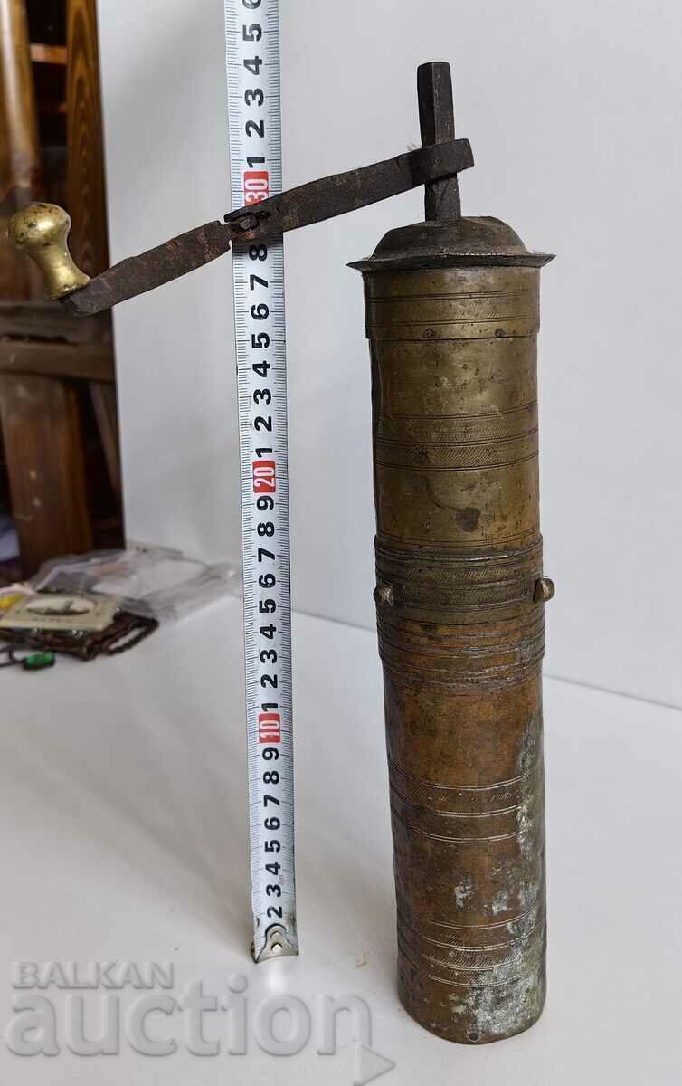 . СТАРА ОСМАНСКА МЕЛНИЧКА МЕЛНИЦА ЗА ПОДПРАВКИ с цена 29.00 лв. | € 14.83 . СТАРА ОСМАНСКА МЕЛНИЧКА МЕЛНИЦА ЗА ПОДПРАВКИ с цена 29.00 лв. | € 14.83