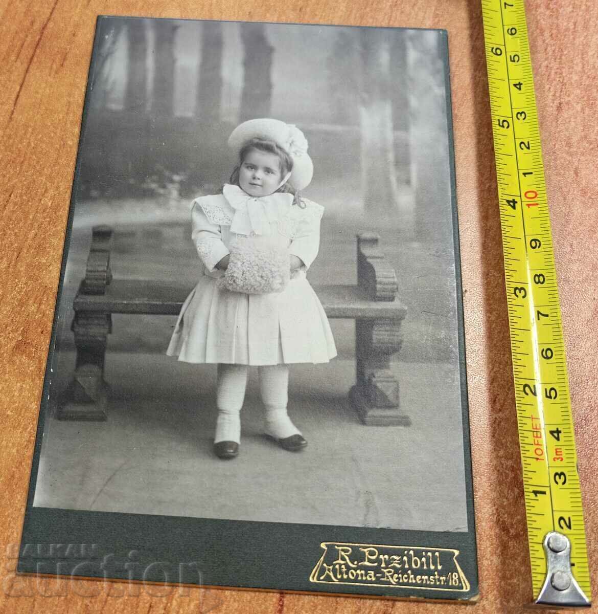 Auction  . GIRL PHOTO CARDBOARD