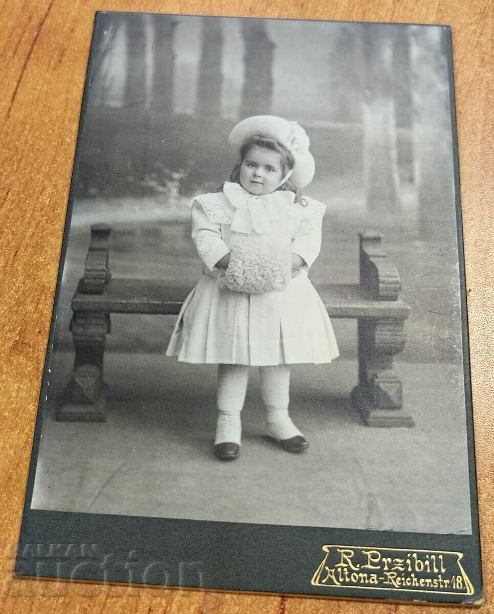 . GIRL PHOTO CARDBOARD