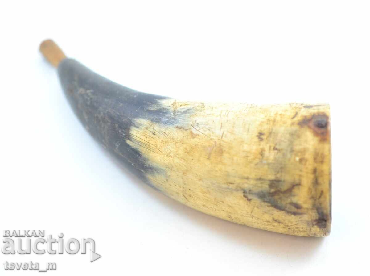 Horn powder magazine with price 30.00 BGN | € 15.34 Horn powder magazine with price 30.00 BGN | € 15.34