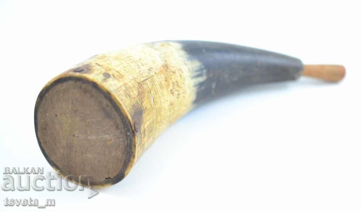 Auction Horn powder magazine Auction Horn powder magazine