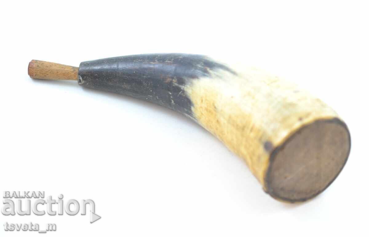 Horn powder magazine Horn powder magazine