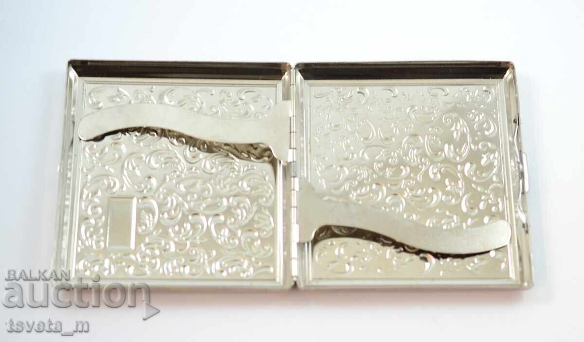 Delivery of Antique snuff box Delivery of Antique snuff box