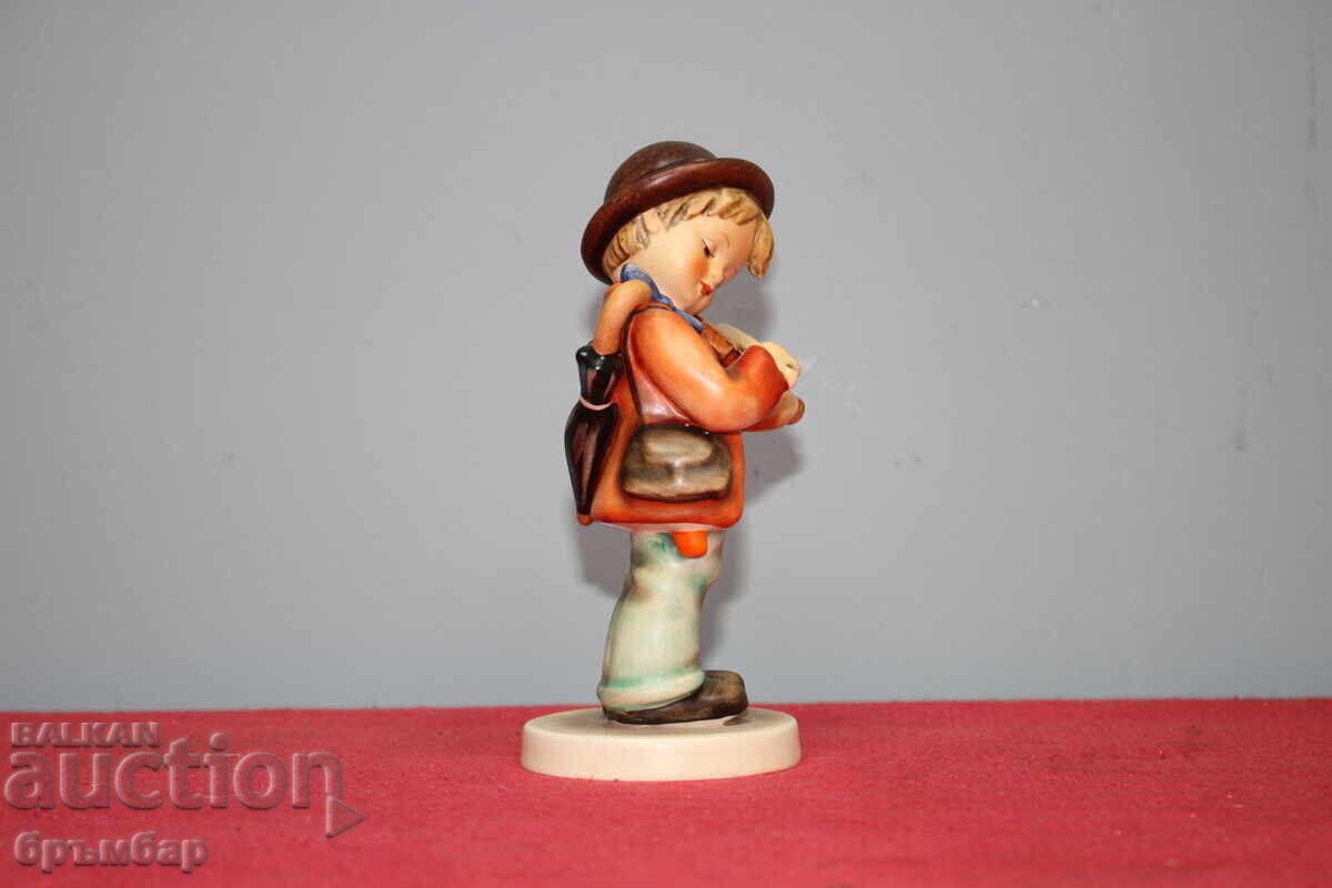 Auction Hummel porcelain figurine boy with violin. Auction Hummel porcelain figurine boy with violin.