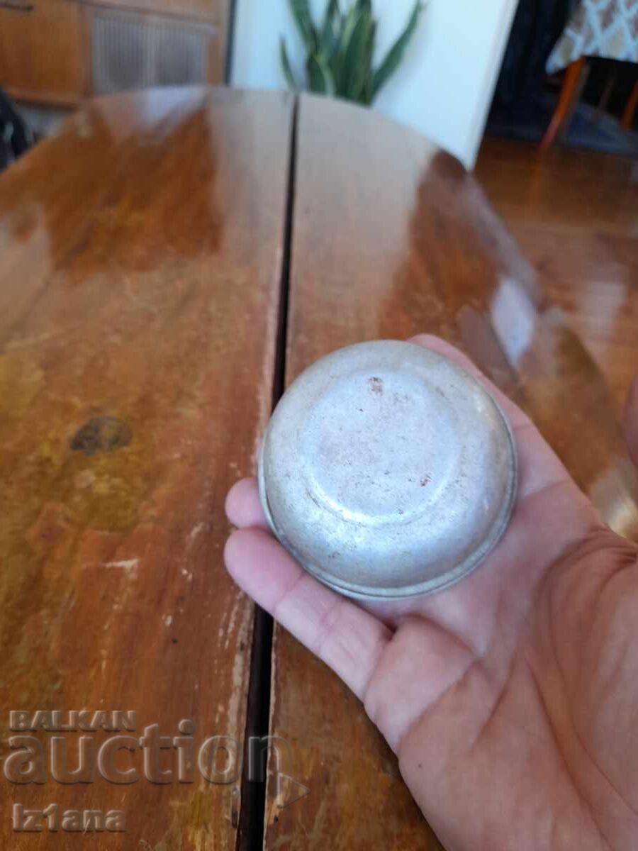 Delivery of Old shaving basin Delivery of Old shaving basin