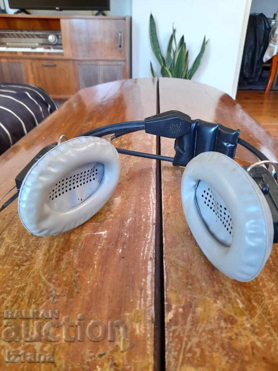 Auction  Old GSSH-A-18 headphones