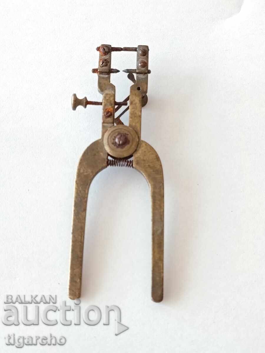 Часовникарски инструмент с цена 40.00 лв. | € 20.45 Часовникарски инструмент с цена 40.00 лв. | € 20.45