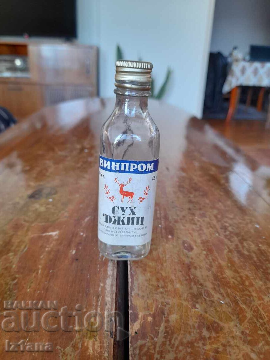 Ένα παλιό μπουκάλι Suh Gin