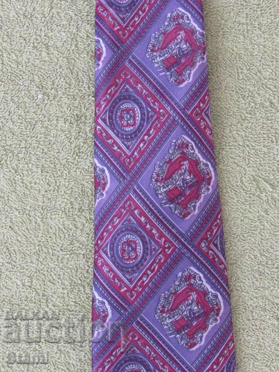 Delivery of Men's new tie Delivery of Men's new tie