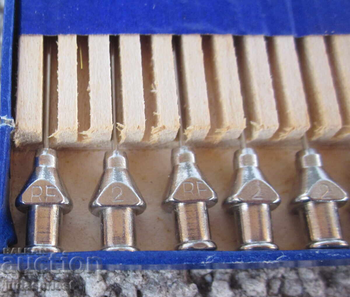 Δημοπρασία παλιές γερμανικές ιατρικές βελόνες αχρησιμοποίητες με κουτί Δημοπρασία παλιές γερμανικές ιατρικές βελόνες αχρησιμοποίητες με κουτί