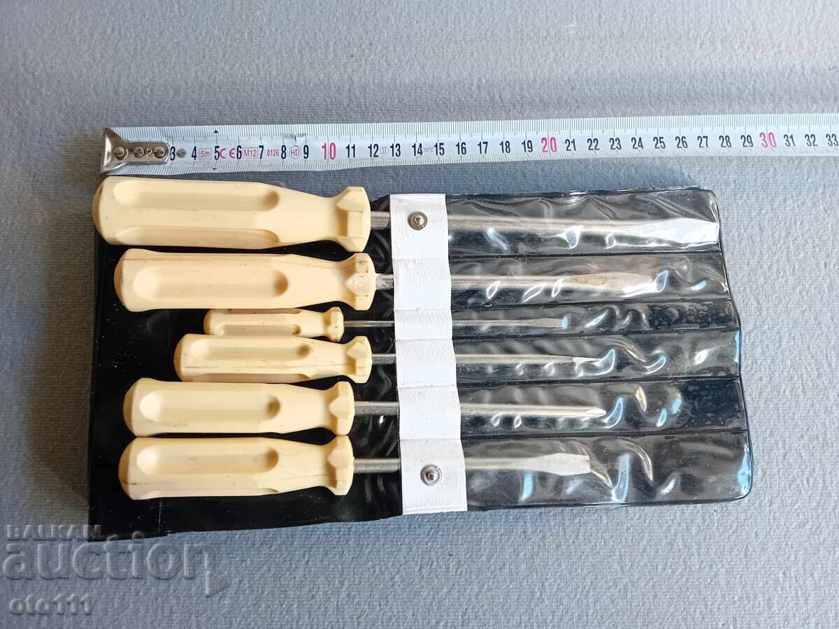 OLD SCREWDRIVER SET, SCREWDRIVER with price 20.00 BGN | € 10.23 OLD SCREWDRIVER SET, SCREWDRIVER with price 20.00 BGN | € 10.23
