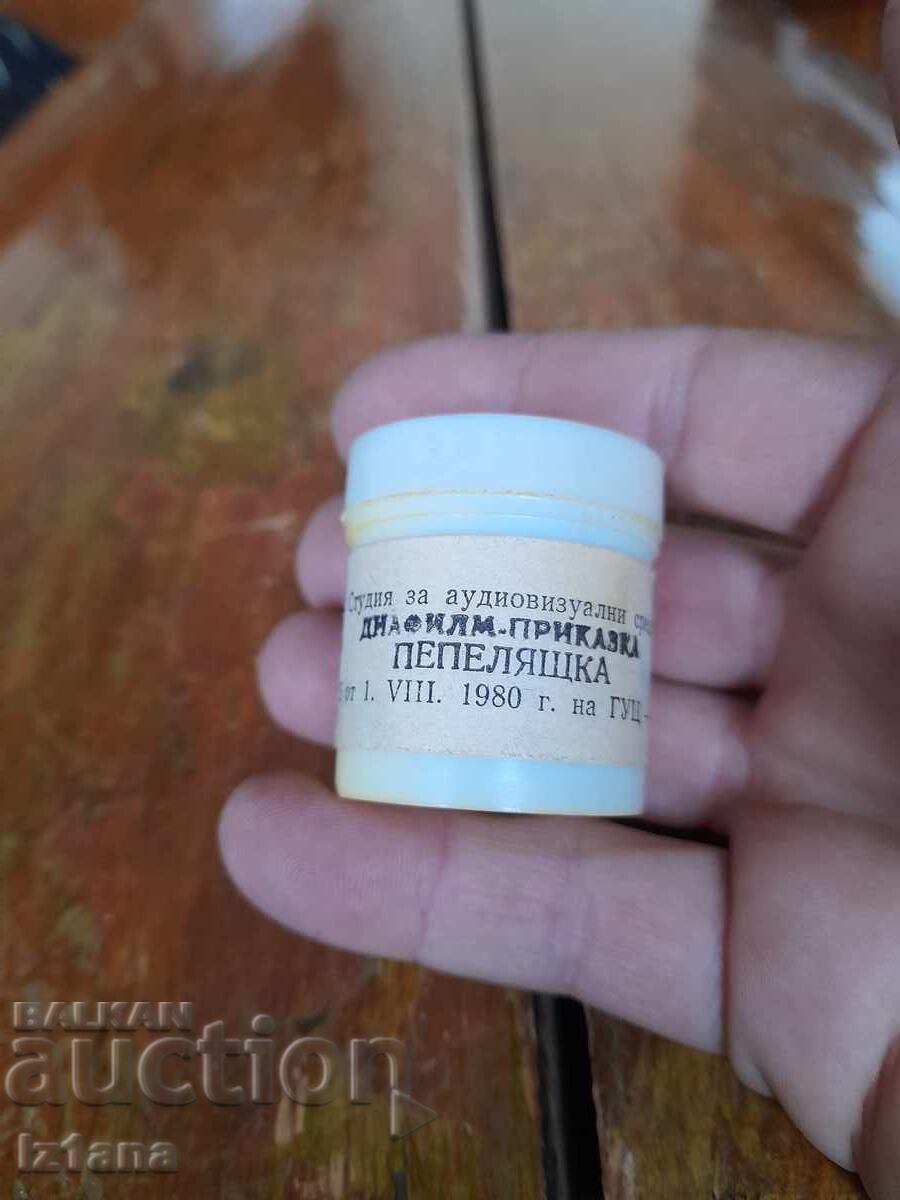 Диафилм приказка,филмче Пепеляшка с цена 16.00 лв. | € 8.18 Диафилм приказка,филмче Пепеляшка с цена 16.00 лв. | € 8.18