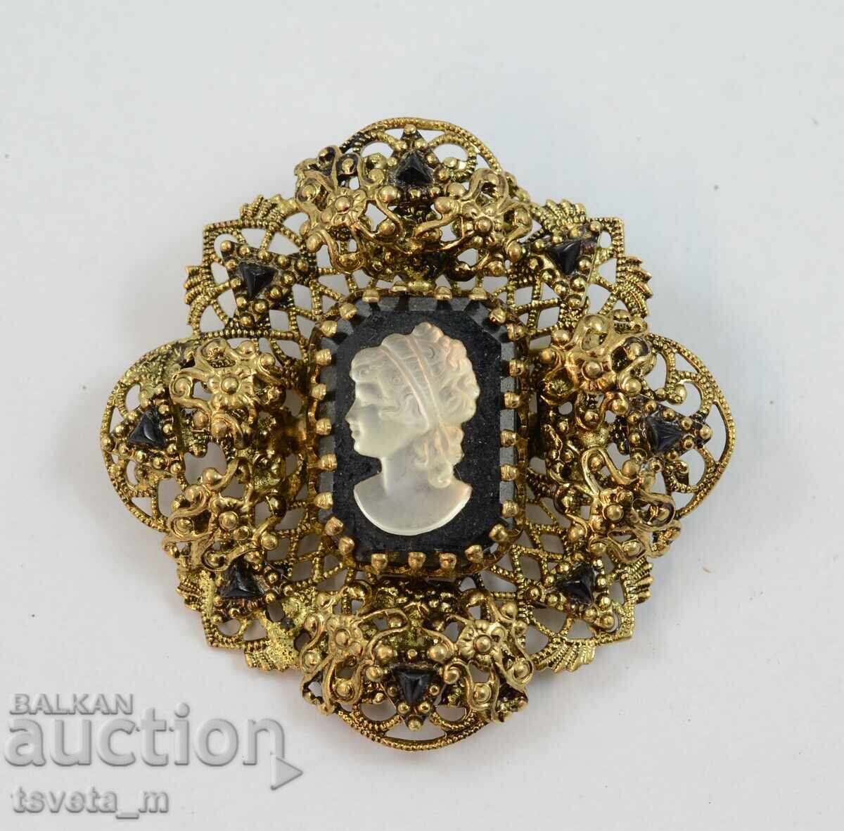 Antique brooch with cameo, filigree