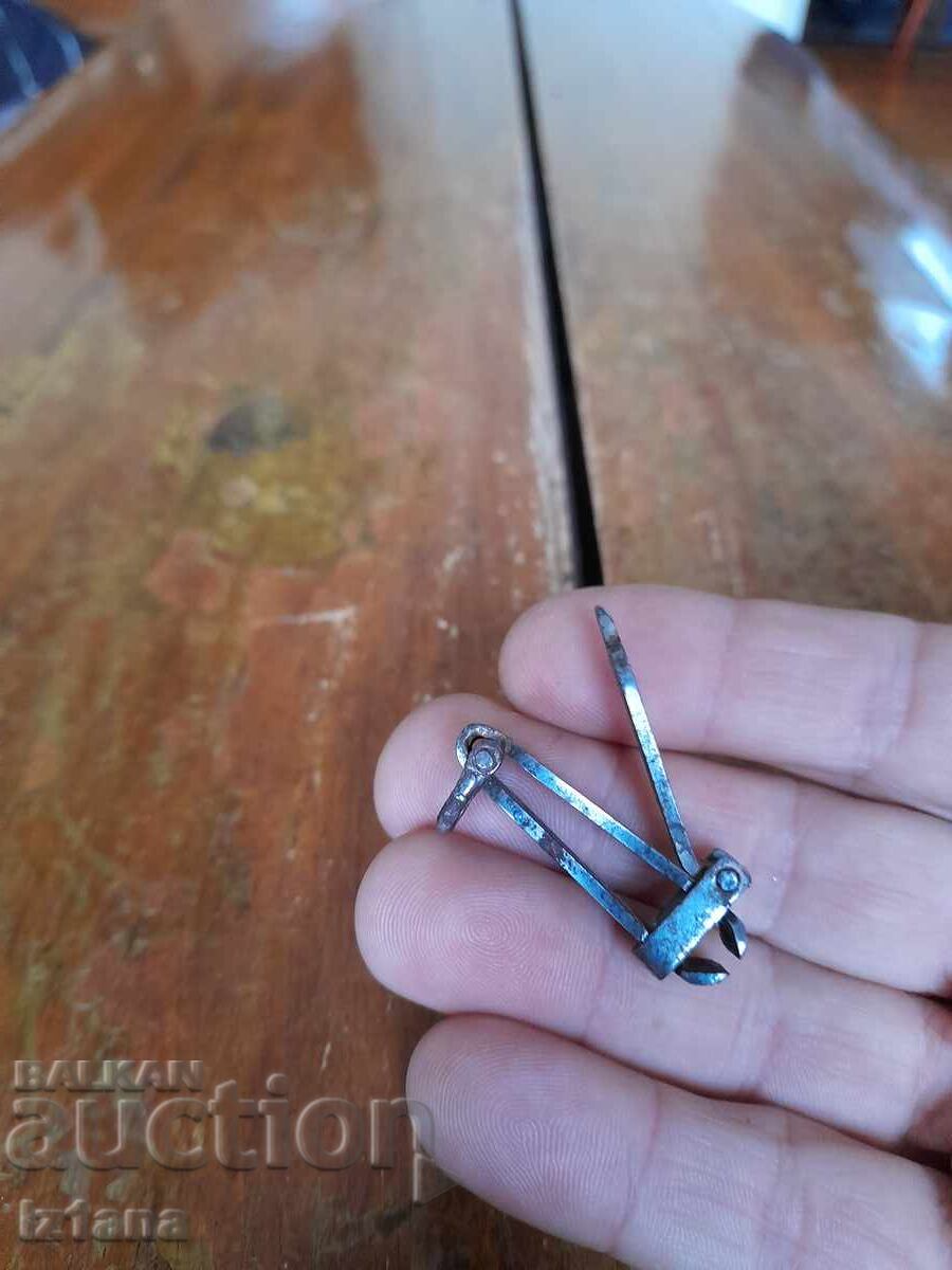 Livrarea Aparat de tuns vechi de unghii