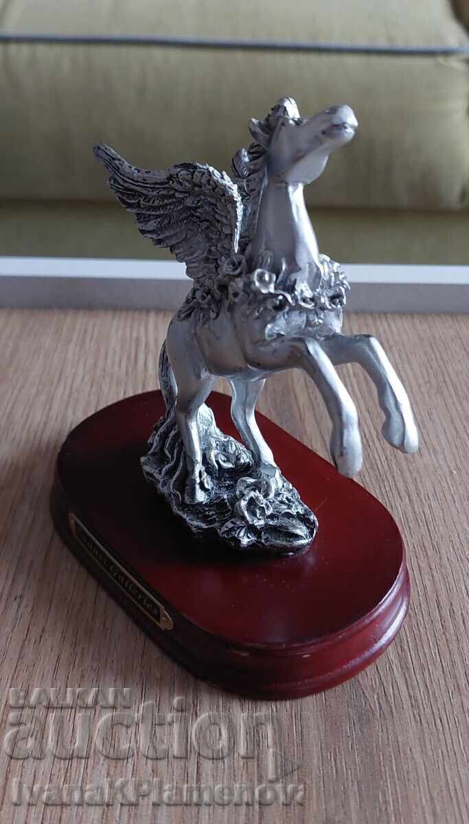 O figurină pentru cunoscători cu preț € 8.00 | 15.65 BGN O figurină pentru cunoscători cu preț € 8.00 | 15.65 BGN