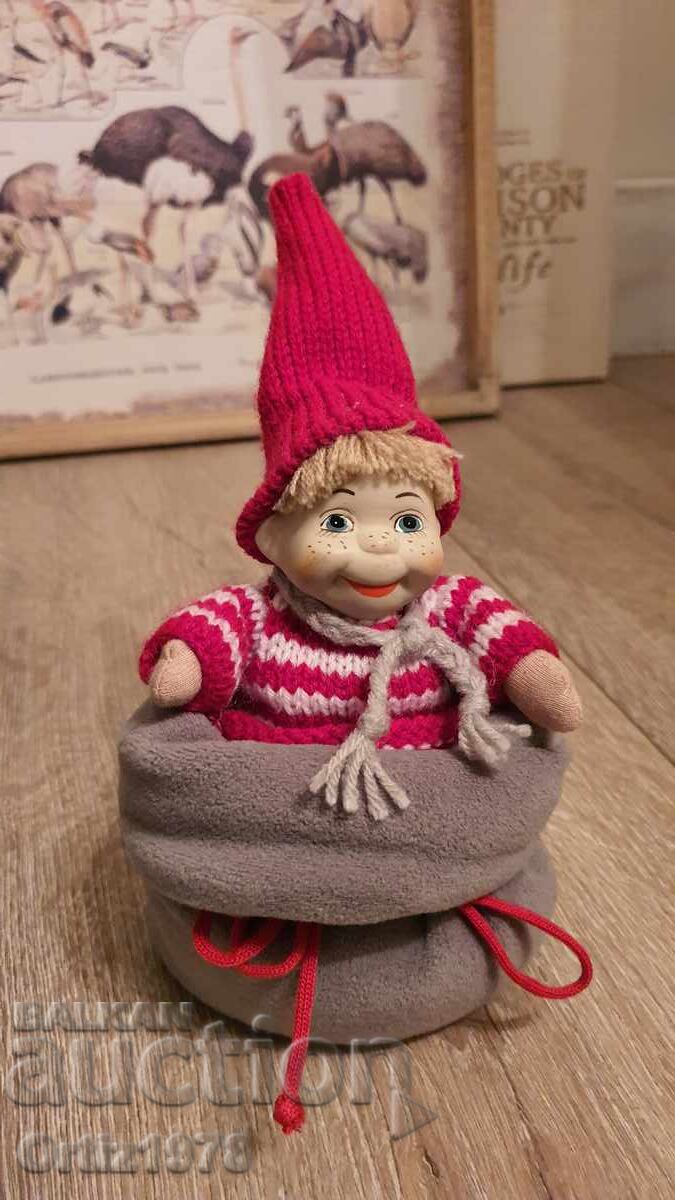 Christmas bauble in a bowl, porcelain–Norway.