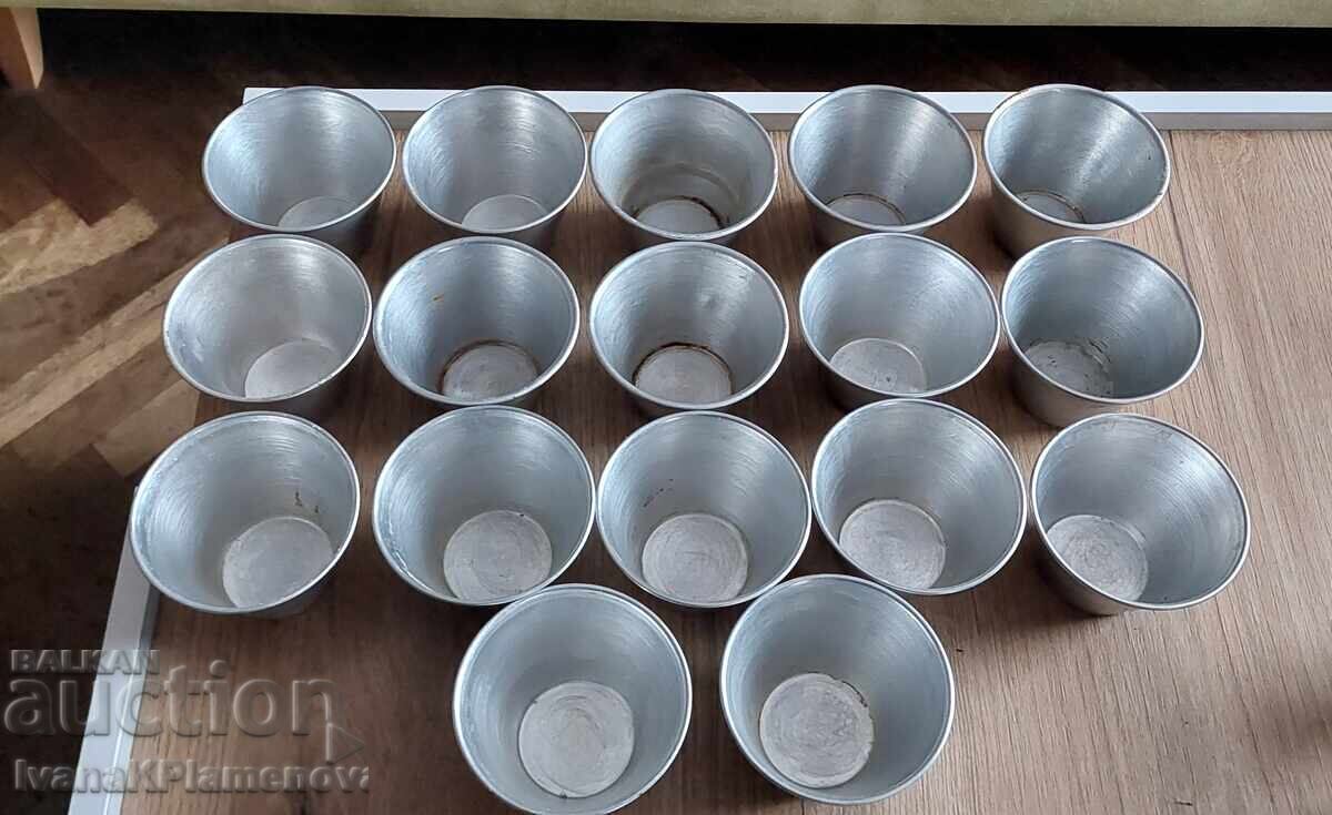 Aluminum cups 17 pieces