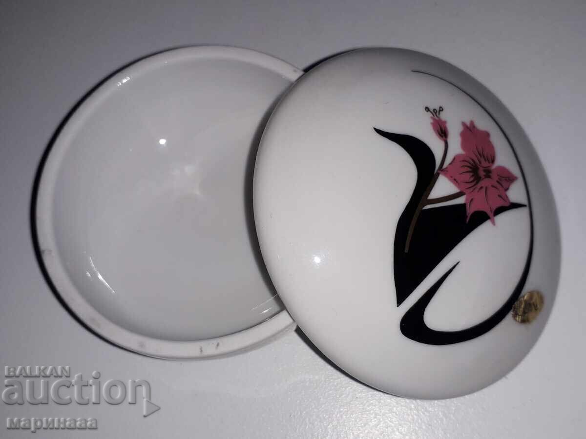 VINTAGE JEWELRY BOX. PORCELAIN with price 3.00 BGN | € 1.53 VINTAGE JEWELRY BOX. PORCELAIN with price 3.00 BGN | € 1.53