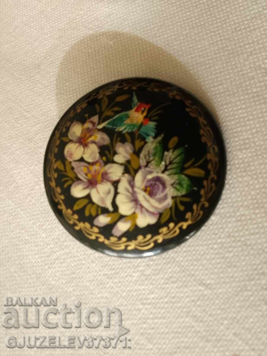 Hand painted floral lacquered brooch from Russia signed - 6 Hand painted floral lacquered brooch from Russia signed - 6