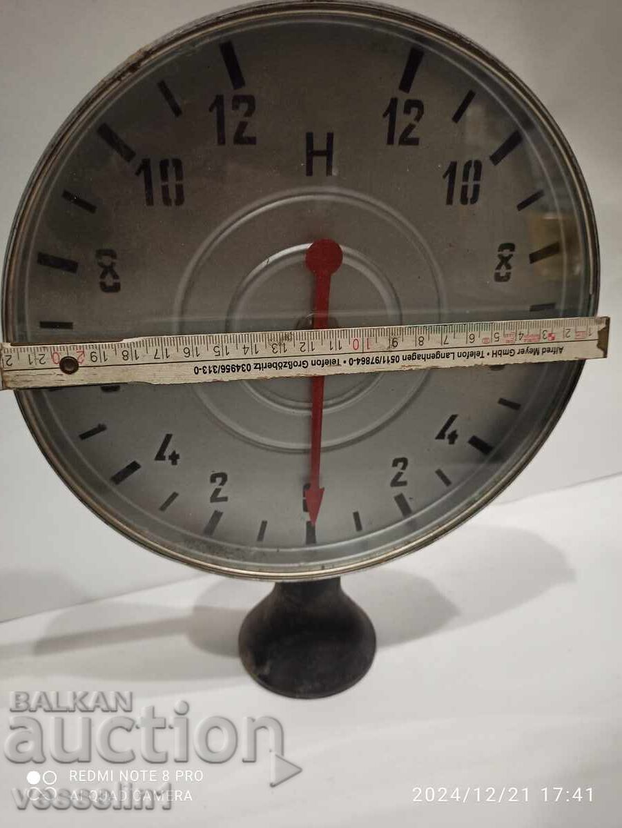 Auction An old model of a depth gauge, big and beautiful from Soca Auction An old model of a depth gauge, big and beautiful from Soca