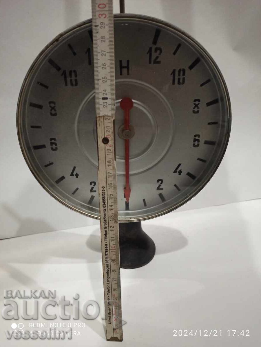 Delivery of An old model of a depth gauge, big and beautiful from Soca Delivery of An old model of a depth gauge, big and beautiful from Soca