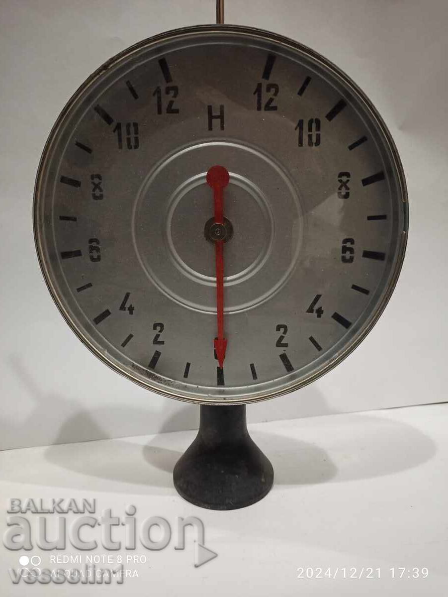 An old model of a depth gauge, big and beautiful from Soca