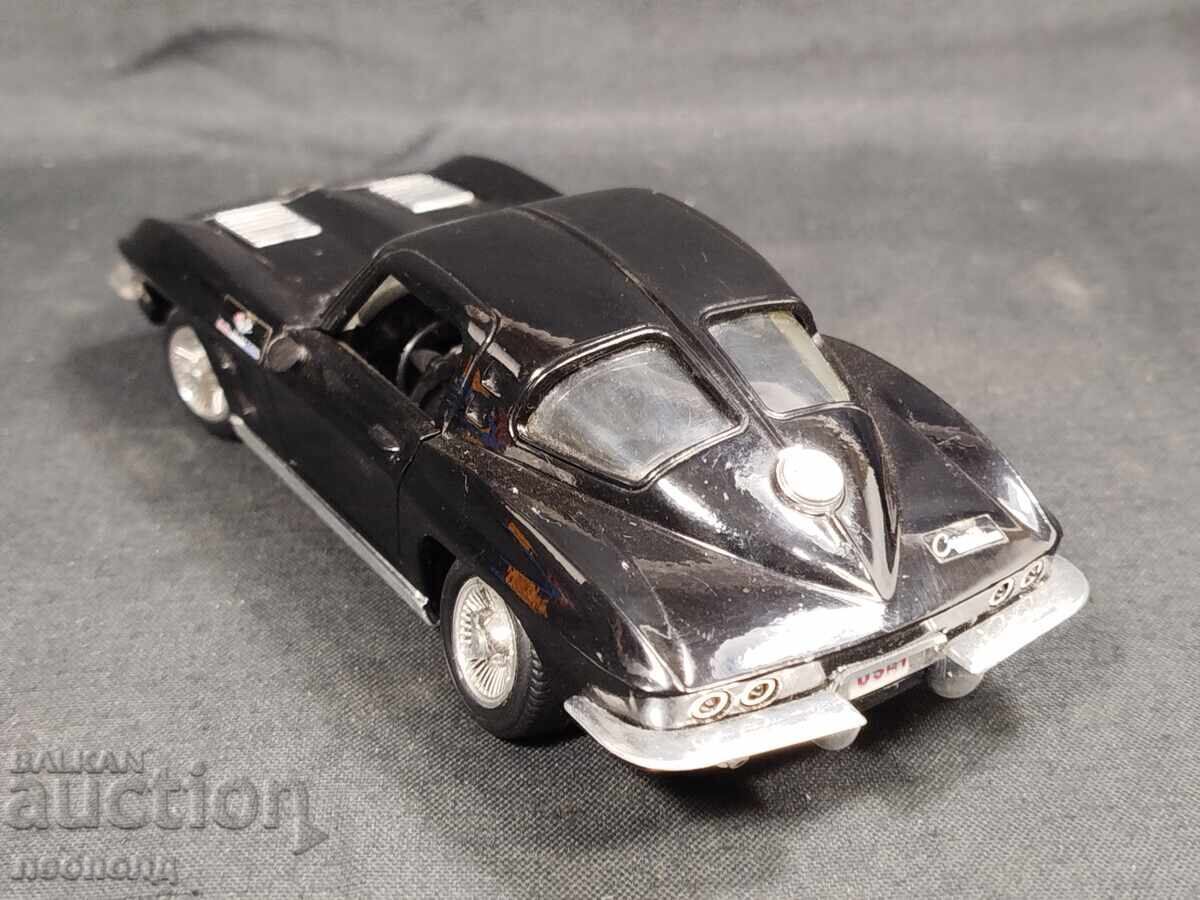 Auction 1/24 METAL CAR SCALE MODEL CHEVROLET CORVETTE REVELL Auction 1/24 METAL CAR SCALE MODEL CHEVROLET CORVETTE REVELL