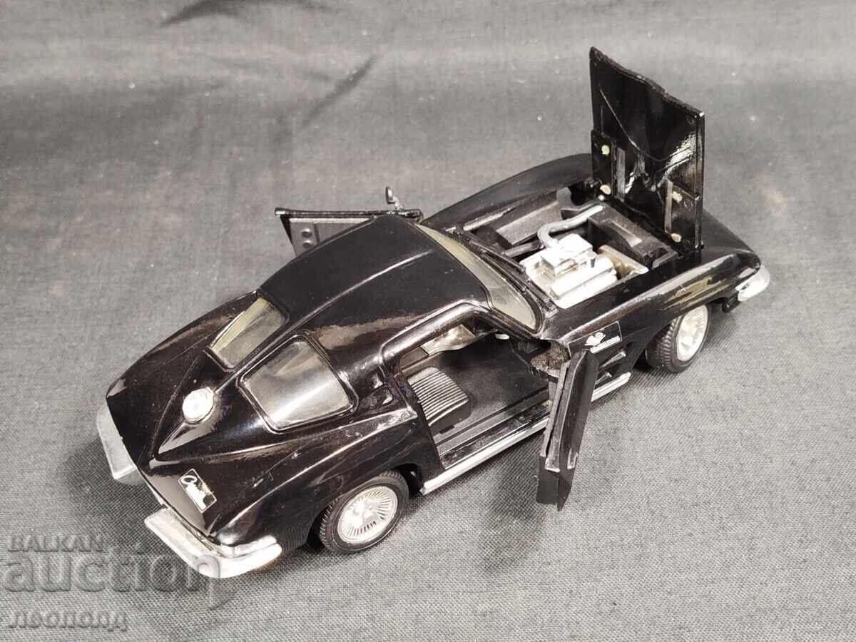 Delivery of 1/24 METAL CAR SCALE MODEL CHEVROLET CORVETTE REVELL Delivery of 1/24 METAL CAR SCALE MODEL CHEVROLET CORVETTE REVELL