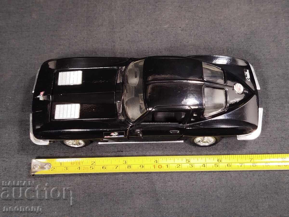1/24 METAL CAR SCALE MODEL CHEVROLET CORVETTE REVELL - 7 1/24 METAL CAR SCALE MODEL CHEVROLET CORVETTE REVELL - 7