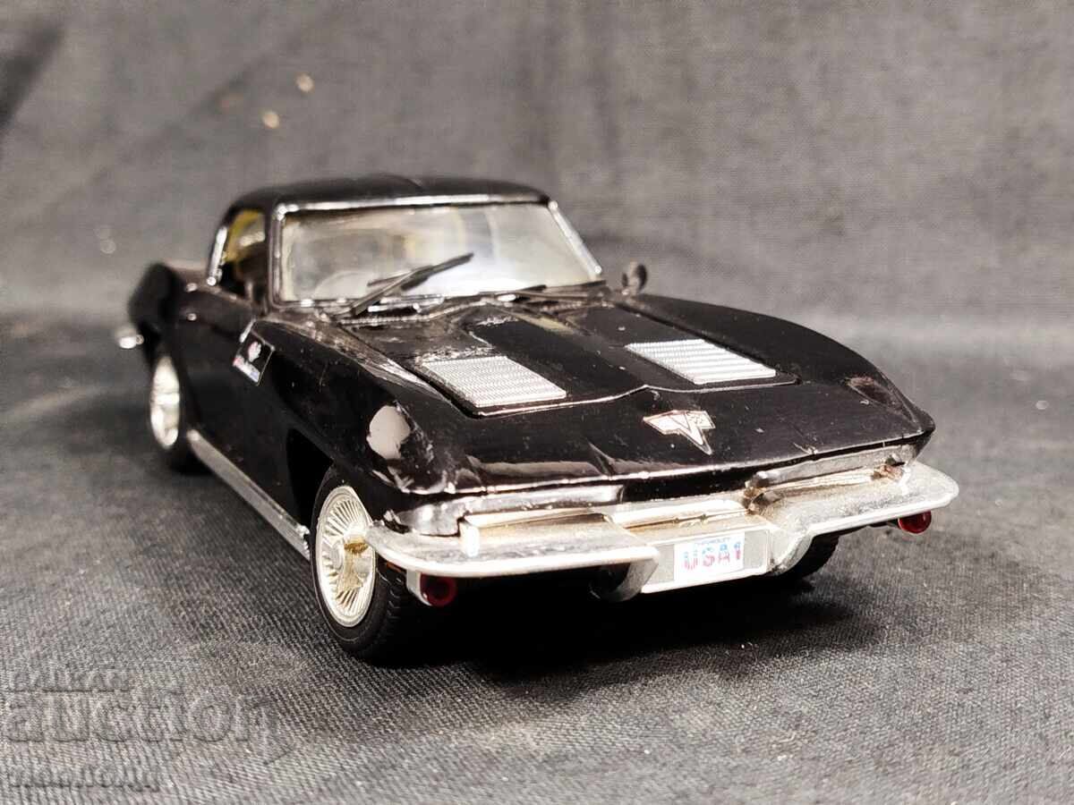 1/24 METAL CAR SCALE MODEL CHEVROLET CORVETTE REVELL 1/24 METAL CAR SCALE MODEL CHEVROLET CORVETTE REVELL