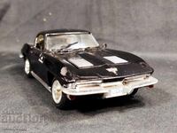 1/24 CHEVROLET CORVETTE REVELL METAL SHIELD MODEL LA SCARĂ