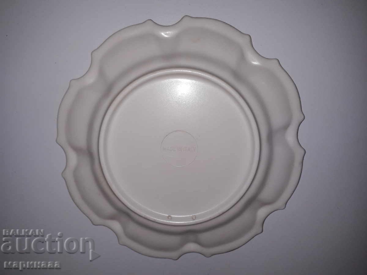 VINTAGE PLATE. THICK PLASTIC. ITALY with price 3.00 BGN | € 1.53
