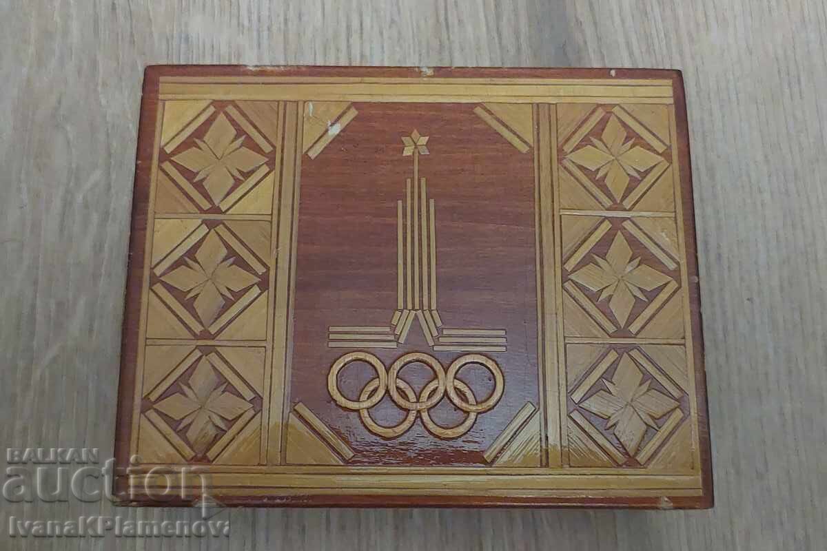 Auction Wooden box for collectors Auction Wooden box for collectors