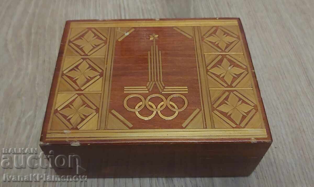 Cutie din lemn retro pentru colecționari Cutie din lemn retro pentru colecționari